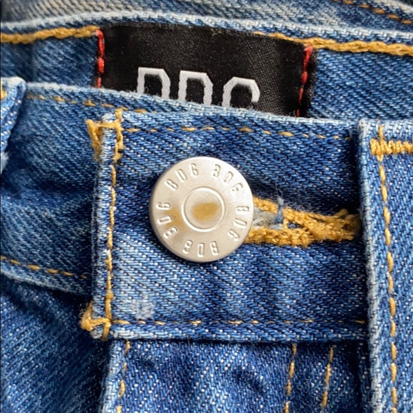 BDG Urban Outfitters Mid-Rise Distressed Short - Picture 4 of 5